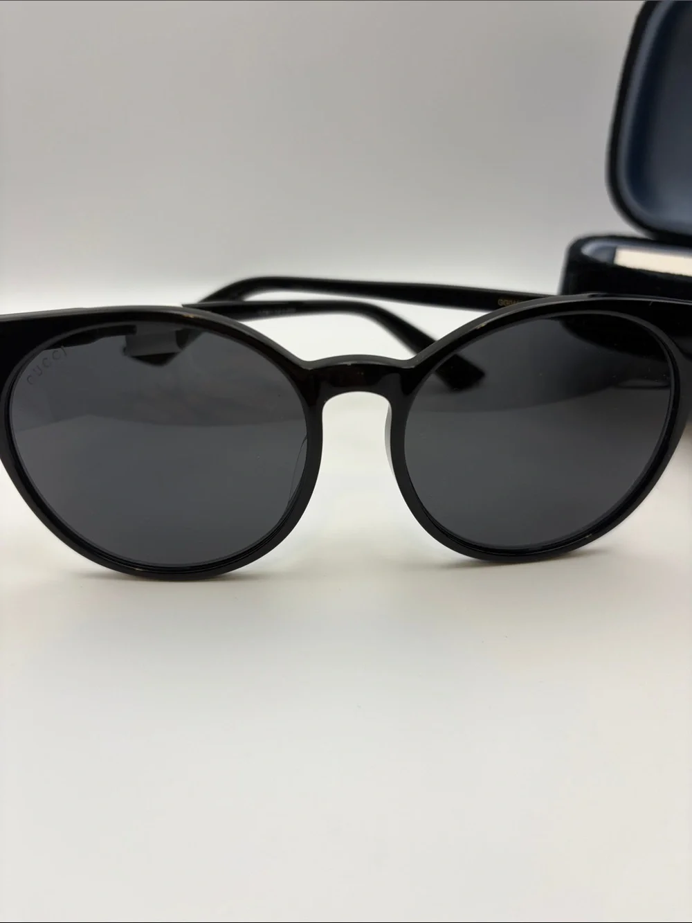 NEW Gucci  Black Round-Edge Sleek Sunglasses - Picture 8 of 10